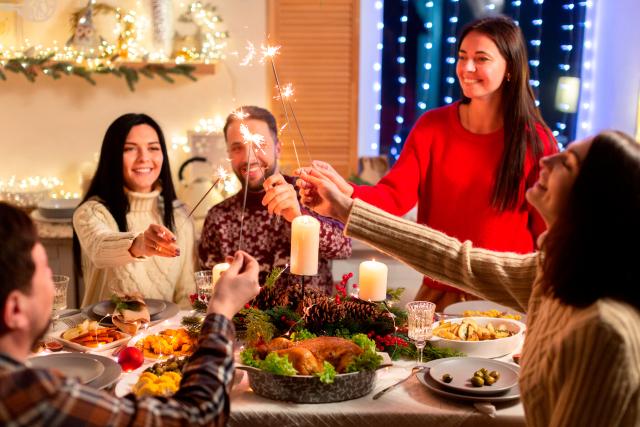 Familia celebrando la navidad